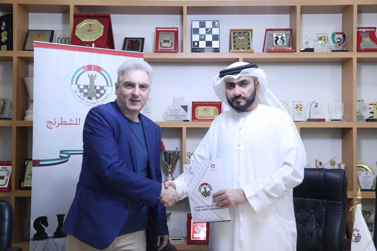 国际象棋与国际教练签约，培训阿联酋最聪明的人